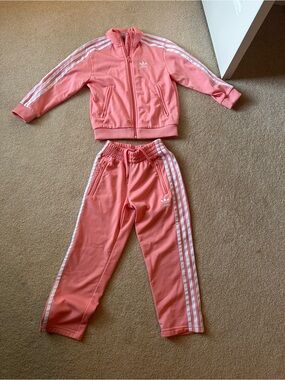 adidas Coral Pink Trefoil Jacket Interior Detail, girls size 5-6, barely worn